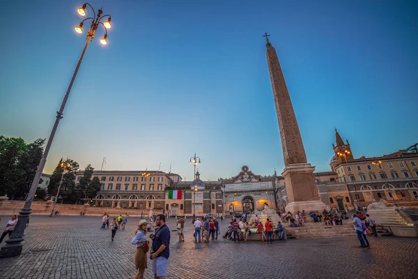 Roma Itália Junho 2017 Vista Panorâmica Noite Com Turistas Piazza — Fotografia de Stock