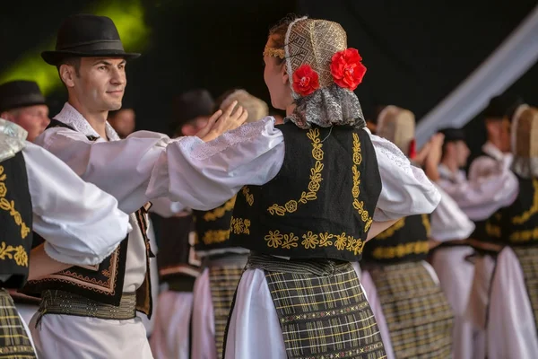 Румыния Тимисоара Июля 2016 Года Танцоры Румынии Традиционном Костюме Представленные — стоковое фото