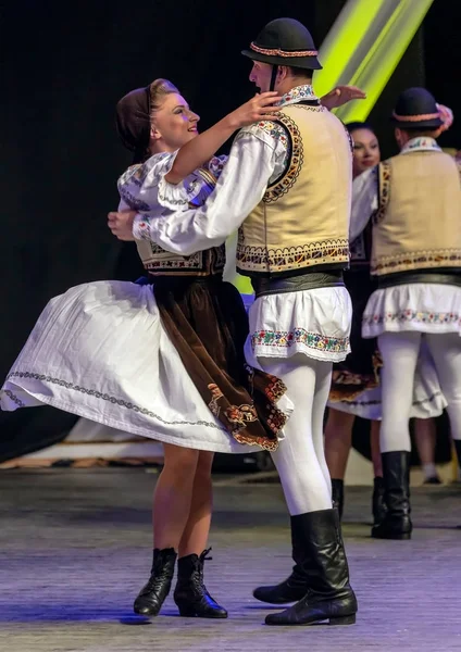 Rumunia Timisoara Lipca 2016 Tancerze Rumunii Tradycyjnych Strojach Obecni Międzynarodowy — Zdjęcie stockowe