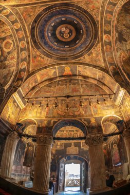 Bucharest, Romanya - 16 Temmuz 2018: içinde Stavropoleos Manastırı, 1724 Yunan keşiş Ioanikie Stratonikeas, Brancovan mimari tarzı bir başyapıt tarafından kurulan.
