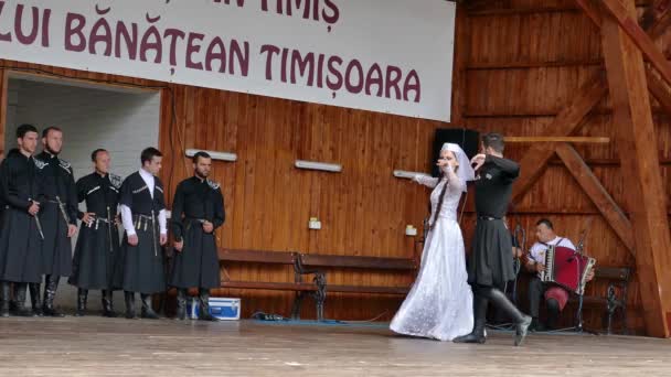 Timisoara Roménia Julho 2018 Jovens Bailarinos Georgianos Trajes Tradicionais Presentes — Vídeo de Stock