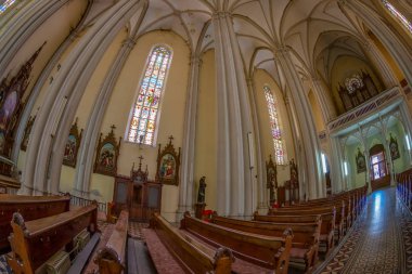 Novi Sad, Sırbistan - 30 Temmuz 2017: Inside St. Mary's Katedrali, Roma Katolik Kilisesi Kutsal Adı Meryem Bayramı için adanmış. Şehir 2021 Avrupa Kültür Başkenti tayin edilen.
