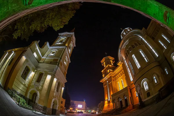 Illuminazione Notturna Con Arco Della Riconciliazione Tra Chiesa Ortodossa Chiesa — Foto Stock