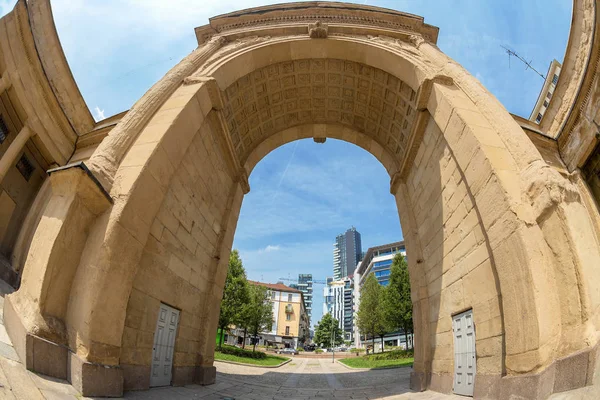 Milão Itália Junho 2018 Arco Porta Nuova Portão Neoclássico Bem — Fotografia de Stock