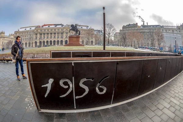 Budapest Hungría Diciembre 2018 Cerca Del Edificio Del Parlamento Monumento —  Fotos de Stock