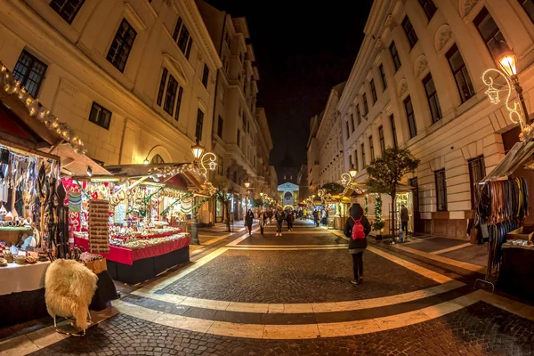 Budapest Hungary December 2018 Christmas Market Advent Feast Front Stephen — Stock Photo, Image