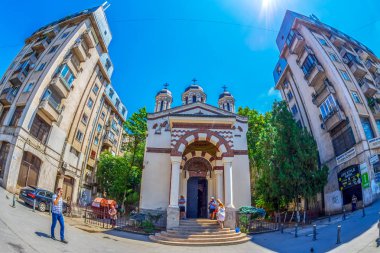 Bucharest, Romanya - 16 Temmuz 2018: Ortodoks Kilisesi, Zlatari Calea Victoriei üzerinde bulunan ve 1635 yılında inşa yeni binalar arasında.