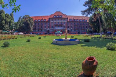 Bucharest, Romanya - 16 Temmuz 2018: İşçi blok Romanya Ulusal Bankası 1937, Bugün zafer otel. Neo-Rumence tarzı Petre Antonescu mimar planları sonra 1935'te inşa.