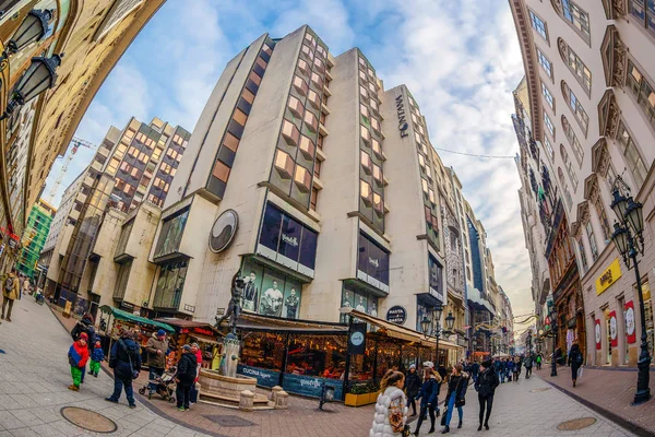 Budapest Hungary December 2018 Famous Vaci Utca Main Shoping Street — Stock Photo, Image