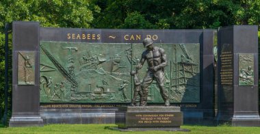 Arlington, Virginia, ABD-Ağustos 31, 2018: Felix de Weldon, George Washington Anıtı Parkway yüklü tarafından ulusal bağlı Memorial, heykel ve bağlı Anıtı.
