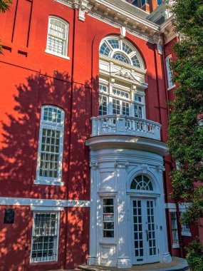 Washington Dc, Amerika Birleşik Devletleri - 2 Eylül 2018: Tipik eski renkli binalar Connecticut Ave Doğu Cephe.