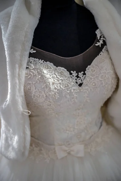 Detail Svatební Šaty Zdobené Pelzmantel Krajkový Uzel — Stock fotografie