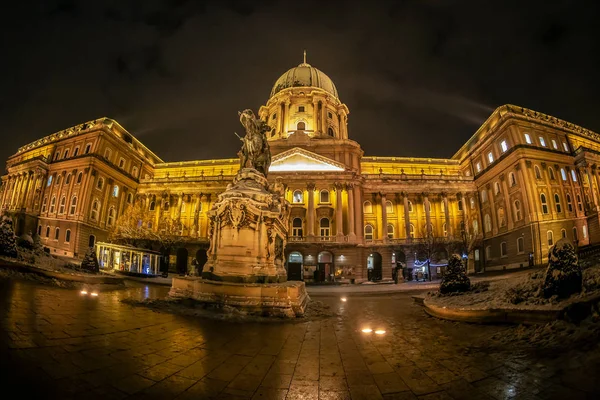 Vista noturna do Castelo de Buda, Budapeste, Hungria — Fotografia de Stock