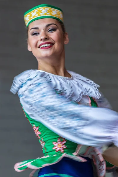 Rumänien Timisoara Juli 2017 Unga Vitryska Dansare Traditionell Kostym Uppträda — Stockfoto