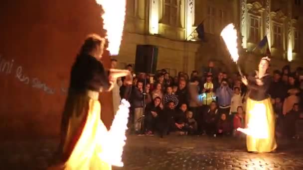 Τιμισοάρα Ρουμανία Μαρτίου 2019 Δημόσια Fireshow Διοργάνωσε Στην Τιμισοάρα Ρουμανία — Αρχείο Βίντεο