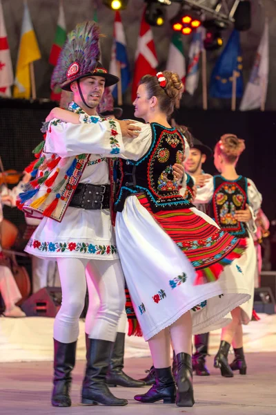 Bailarinas de Rumania en traje tradicional —  Fotos de Stock