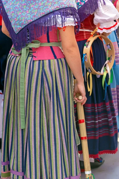 Détail de costume folklorique italien pour femme — Photo