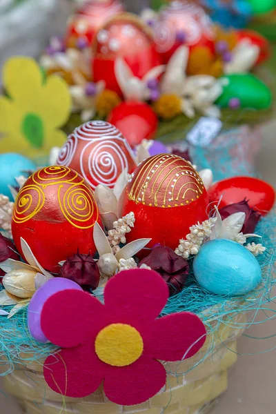 Pequeño arreglo multicolor para Pascua —  Fotos de Stock