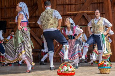 Geleneksel kostüm İtalyan dansçılar