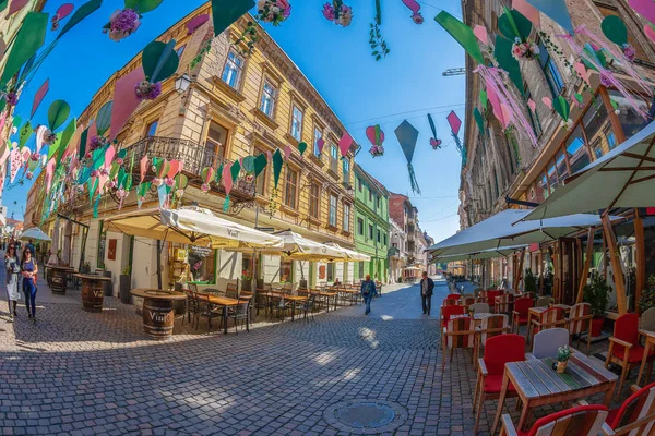 Små och pittoreska gatuterrasser i Timisoara, Rumänien — Stockfoto