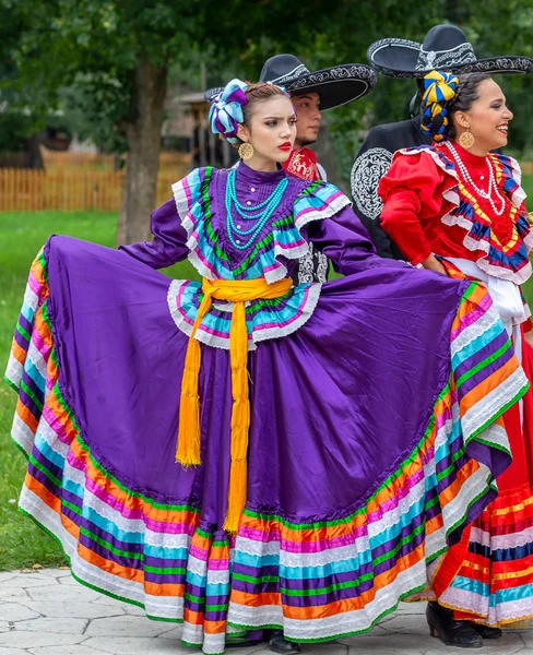 Danseurs mexicains en costume traditionnel — Photo