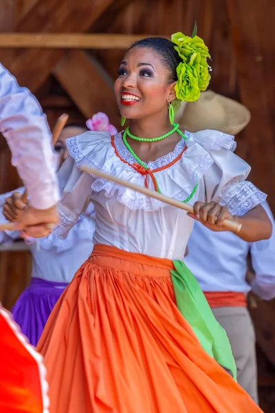 从波多黎各身着传统服饰的舞者 — 图库照片