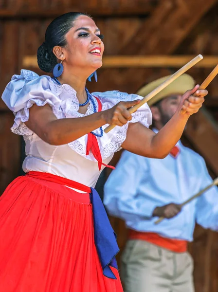 Tänzer aus Puerto Rico in traditioneller Tracht — Stockfoto