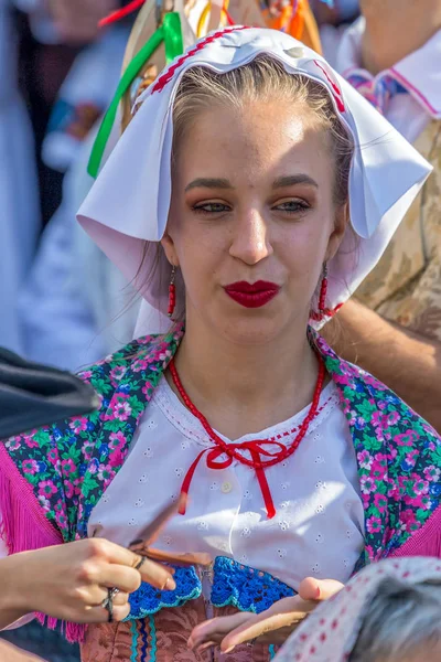 Jovem mulher da Itália em traje tradicional — Fotografia de Stock