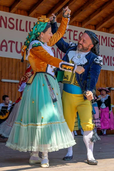 Танцоры из Испании в традиционных костюмах — стоковое фото