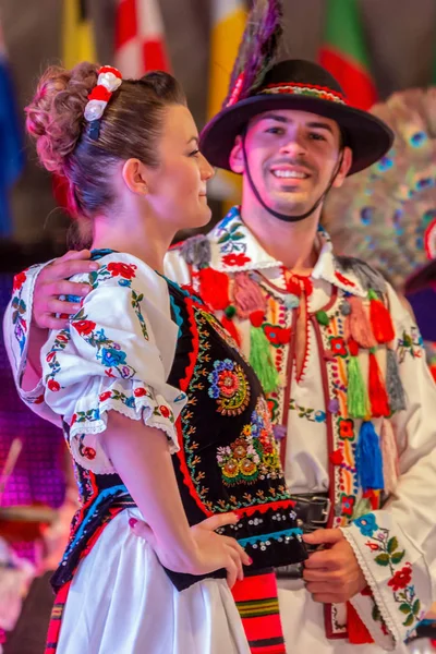 Mladí tanečníci z Rumunska v kroji — Stock fotografie