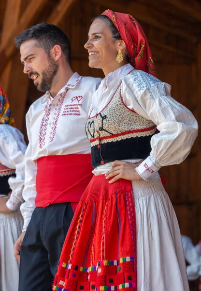 Tancerze z Portugalii w tradycyjnych strojach — Zdjęcie stockowe