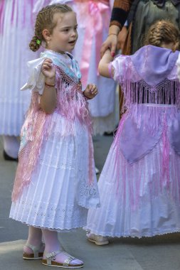 Swabian halk kostümleri geçit töreninde Childs