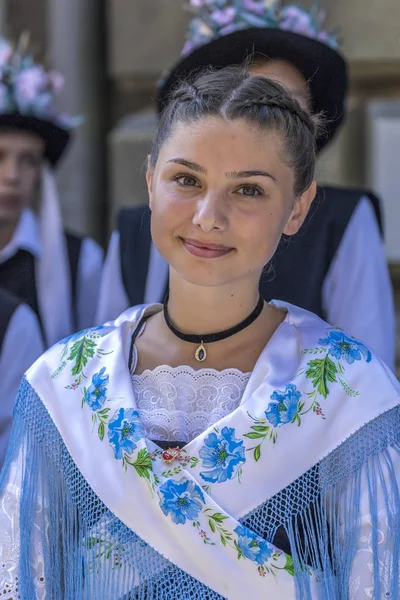 Retrato de uma menina no desfile dos trajes folclóricos suábios — Fotografia de Stock