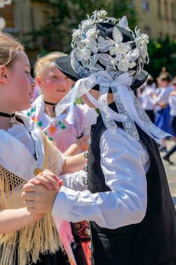 Swabian halk kostümleri geçit töreninde Childs