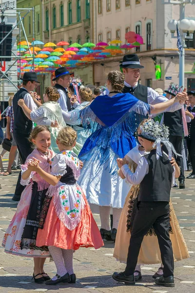 Tancerze na paradzie szwabskich kostiumów ludowych — Zdjęcie stockowe