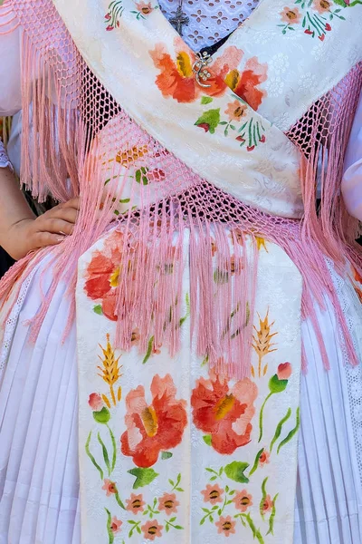 Detalhe do traje popular tradicional alemão para mulheres — Fotografia de Stock