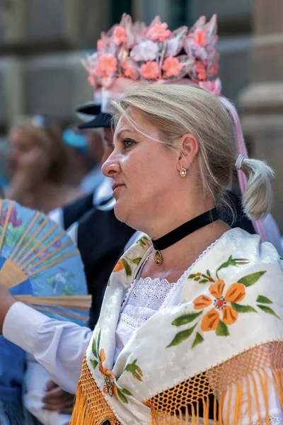 シュヴァービア民族衣装のパレードで一人の女性の肖像画 — ストック写真
