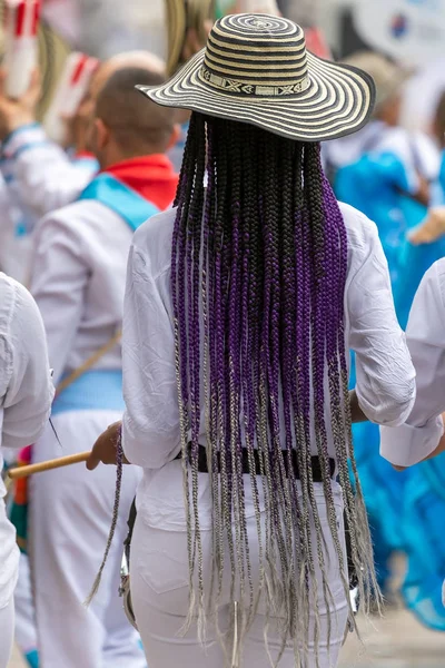 Achtergrond met haarstijl van een zangeres vrouw uit Colombia — Stockfoto