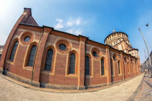 Exterior de la iglesia de Santa Maria delle Grazie, Milán, Italia — Foto de Stock