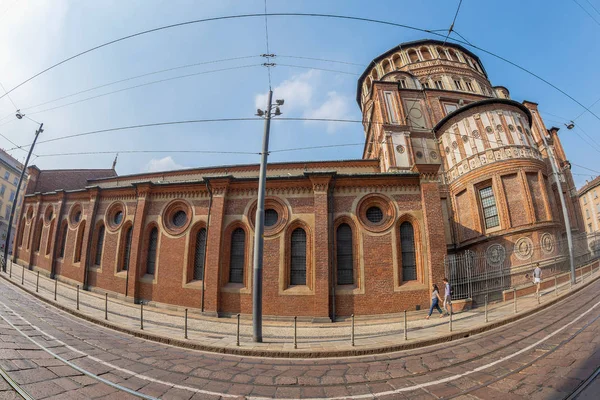 Exterior de la iglesia de Santa Maria delle Grazie, Milán, Italia — Foto de Stock