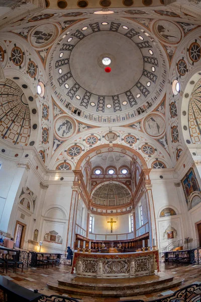 Intérieur de l'église Santa Maria delle Grazie, Milan, Italie — Photo