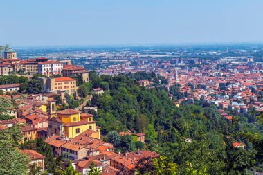 Eski Şehir ci Tepesi 'nden Bergamo, Italya, panoramik manzarası