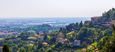 Eski Şehir ci Tepesi 'nden Bergamo, Italya, panoramik manzarası