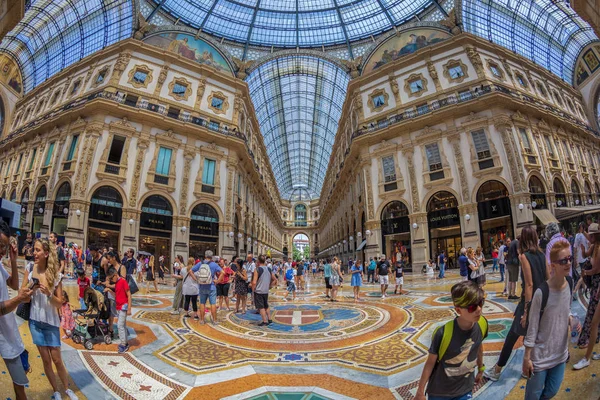 Interior na Galeria Vittorio Emanuele II, Milão, Itália — Fotografia de Stock