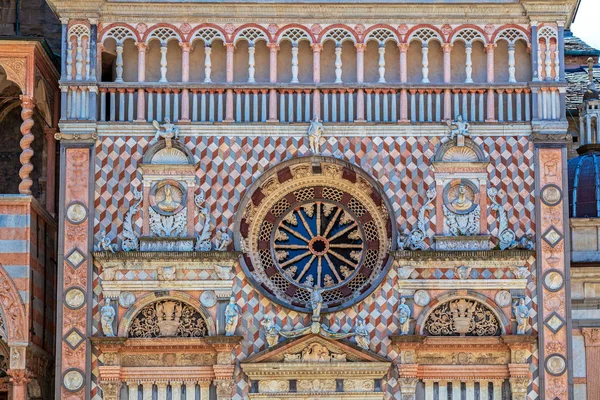 Parte della facciata della Basilica di Santa Maria Maggiore, Bergamo, I — Foto Stock