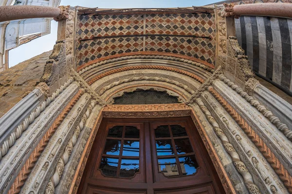 Часть фасада из Фалики Санта Мария Маджоре, Бергамо, I — стоковое фото