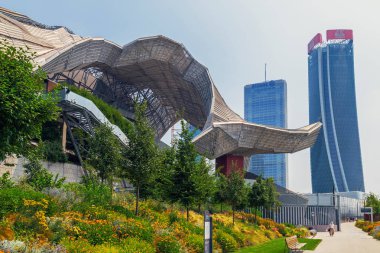 City Life kompleksinde Isozaki Kulesi ve Hadid Kulesi, Milano İtalya