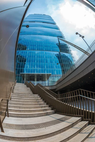Allianz башта Арата Ізозазакі в міському комплексі життя, Мілан, Тал — стокове фото