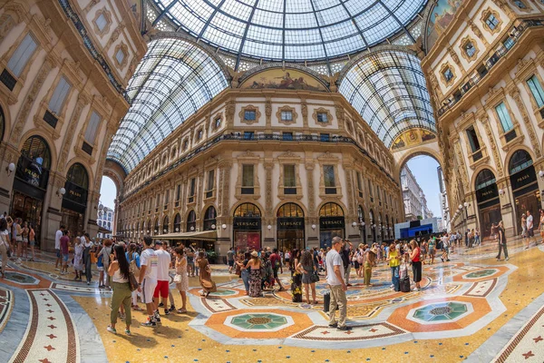 Interior na Galeria Vittorio Emanuele II, Milão, Itália — Fotografia de Stock