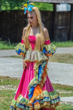 Geleneksel kostüm Kolombiya Dansçı kadın